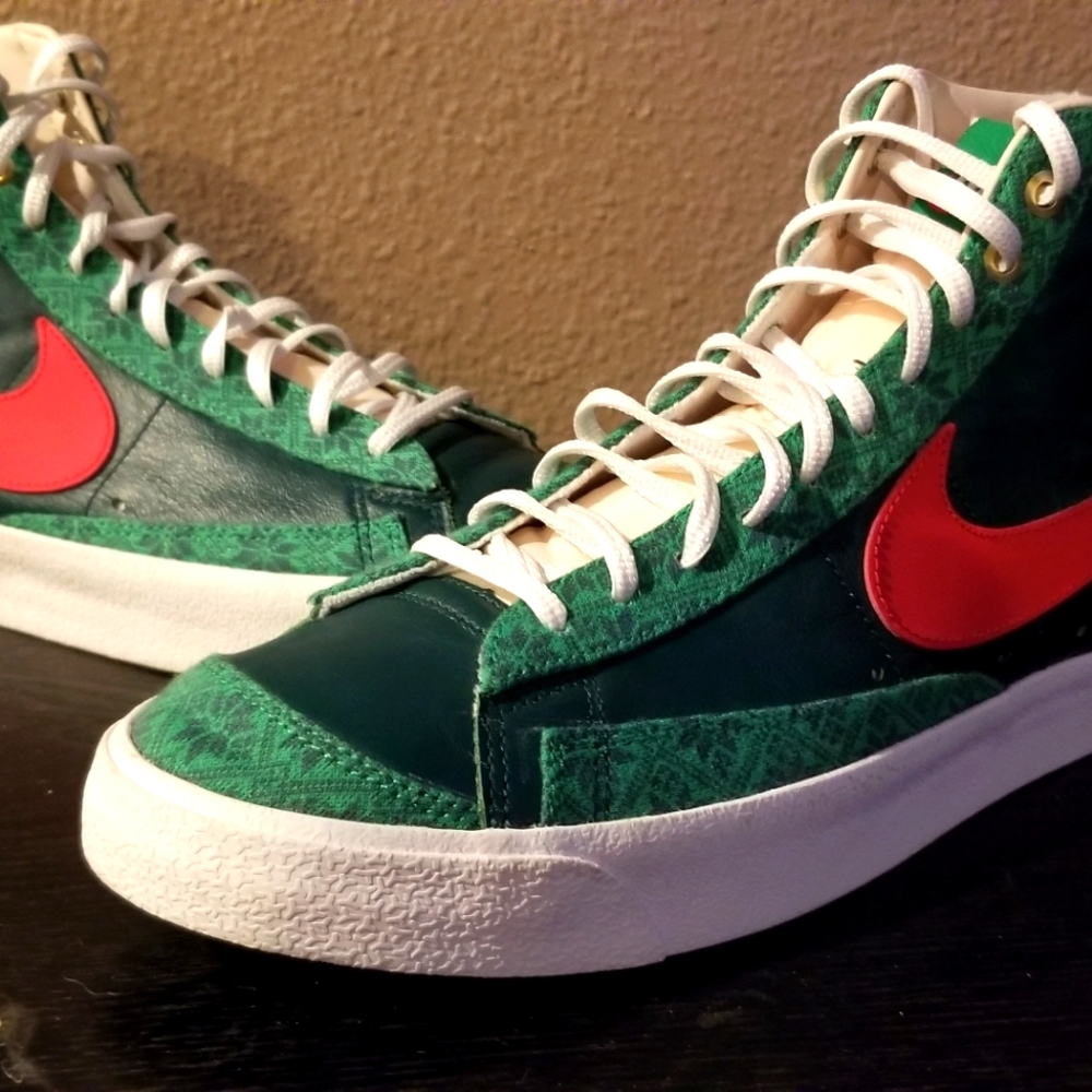 Nike 10.5 Christmas shoes